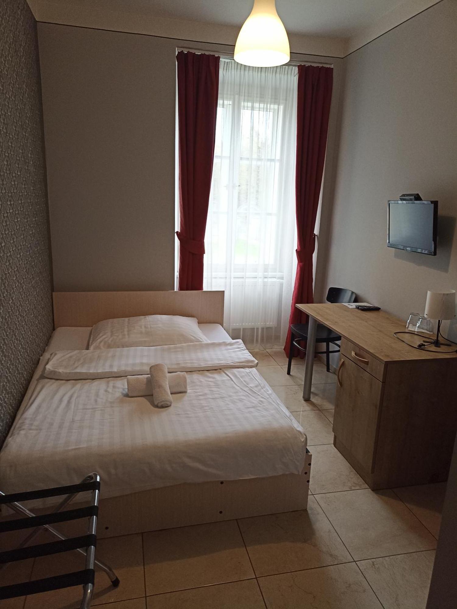 Penzion U tri statkaru Dobris Bagian luar foto
