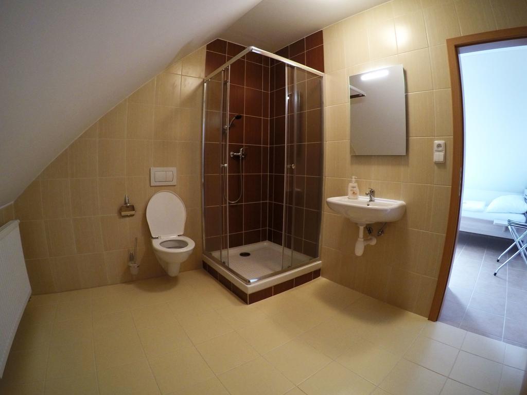 Penzion U tri statkaru Dobris Bagian luar foto