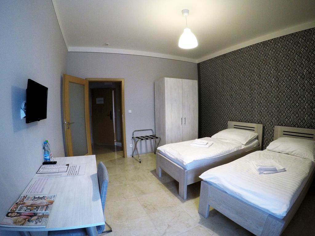 Penzion U tri statkaru Dobris Bagian luar foto